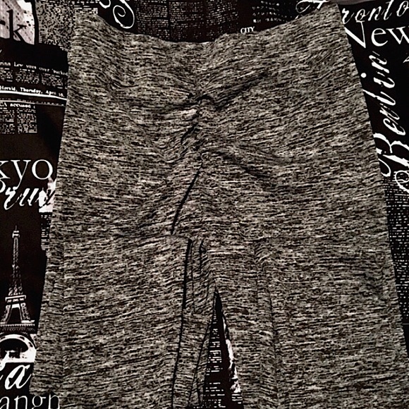 Booty Enhancing Scrunch Leggings - Picture 9 of 13